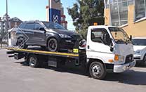 SUV tow truck